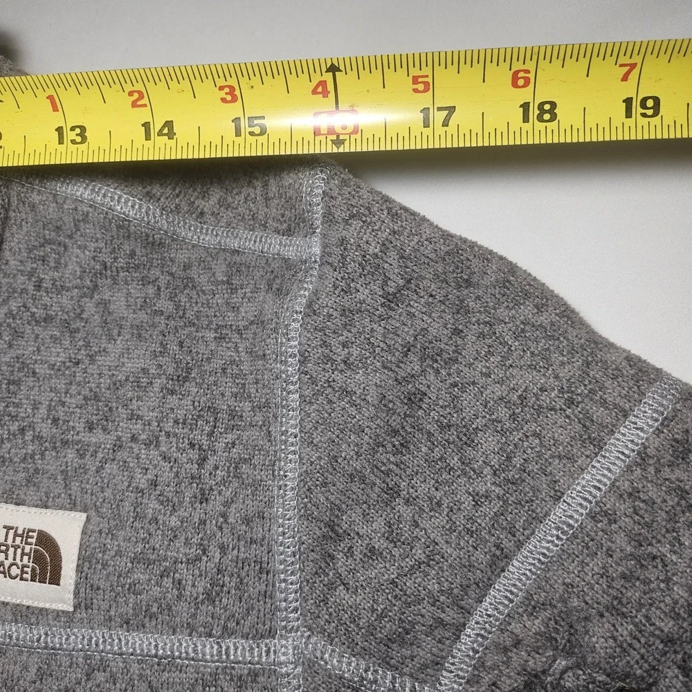 The North Face Mens Gordon Lyons 1/4 Zip Fleece Pullover Grey Small